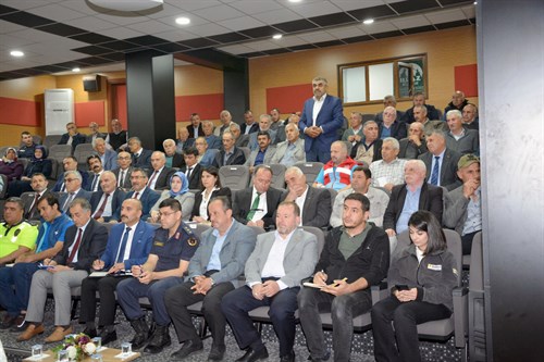 İlçemizde Sayın Valimiz Abdullah AYAZ’ın Başkanlığında Muhtarlar Toplantısı Yapıldı.